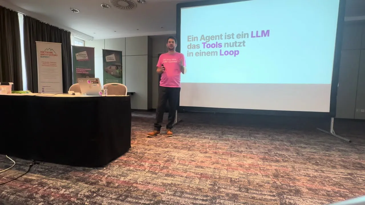 Titelfolie der Agentic-AI-Keynote